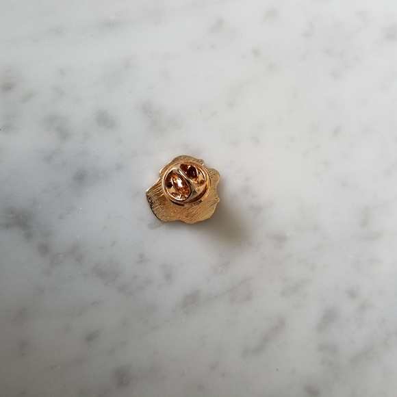 Cupcake Enamel Pin - Picture 4 of 4